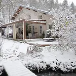 Nyaraló Du Ruisseau Avec Et Peche Épinal