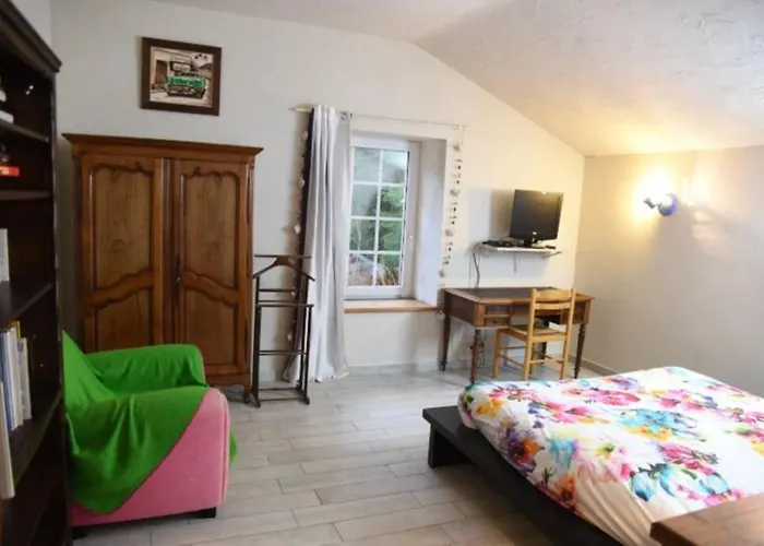 Du Ruisseau إبينال